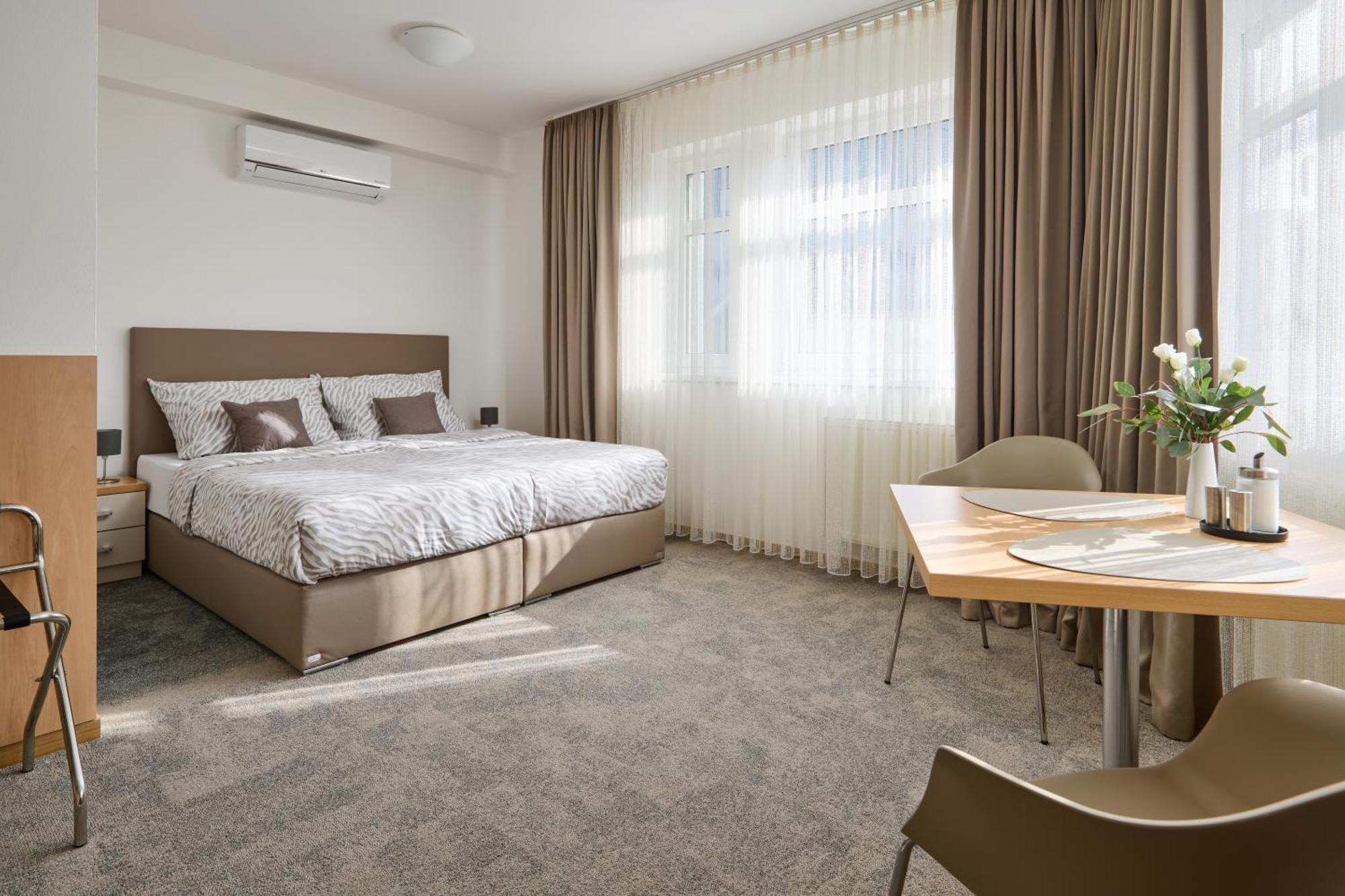 Hotel Osvit Mlada Boleslav Luaran gambar
